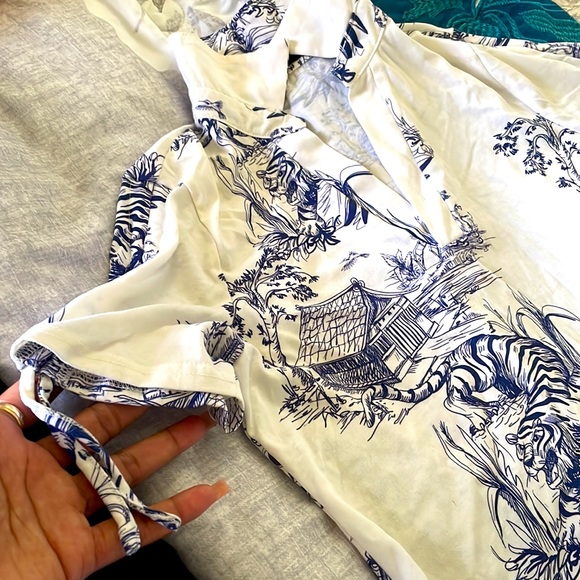 Tropical White and navy blue crop top - Picture 4 of 6